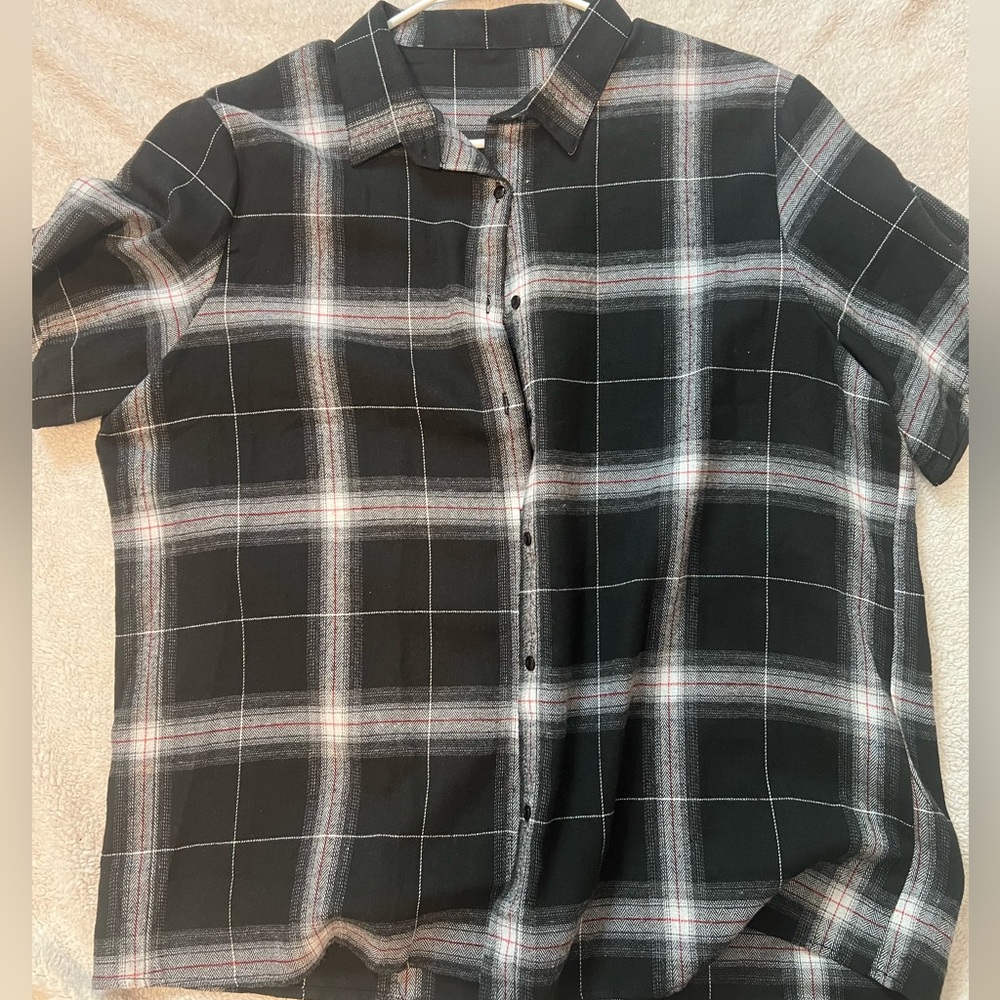 Vale forever black plaid short sleeve flannel.